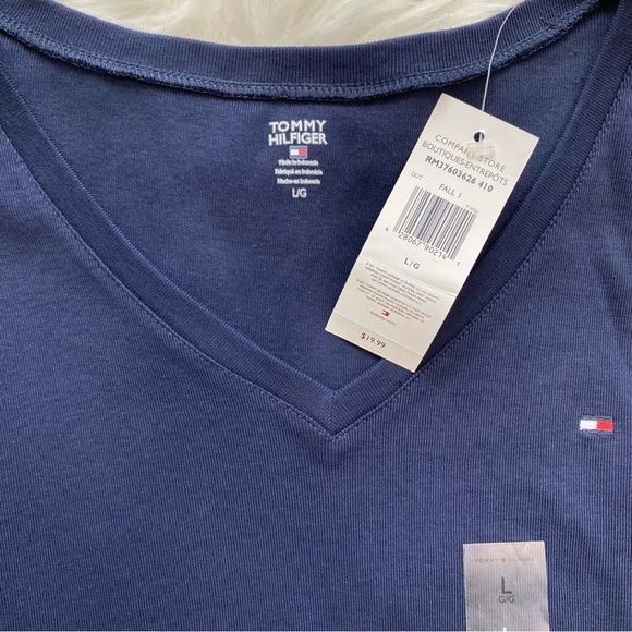 Tommy Hilfiger | Long Sleeve V-Neck Navy Embroidered Top | Large - Picture 3 of 4